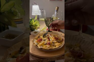 The best easy healthy gluten free pizza you’ll ever make! Zucchini Pizza Recipe #healthyfood #foodie