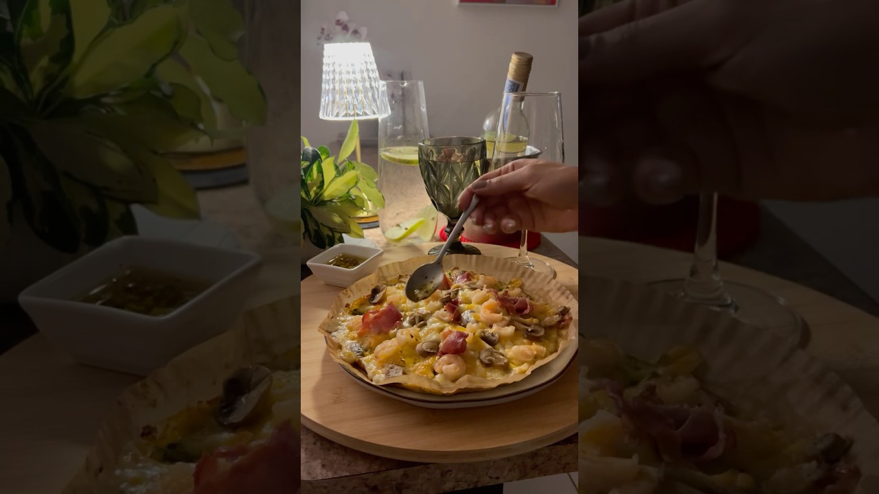 The best easy healthy gluten free pizza you’ll ever make! Zucchini Pizza Recipe #healthyfood #foodie The best easy healthy gluten free pizza you’ll ever make! Zucchini Pizza Recipe #healthyfood #foodie