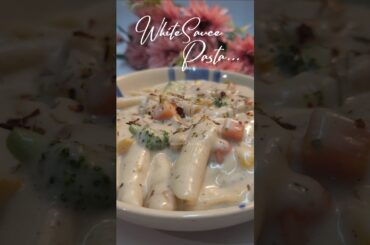White Sauce Pasta: Veggie Version That Still Tastes Rich and Indulgent