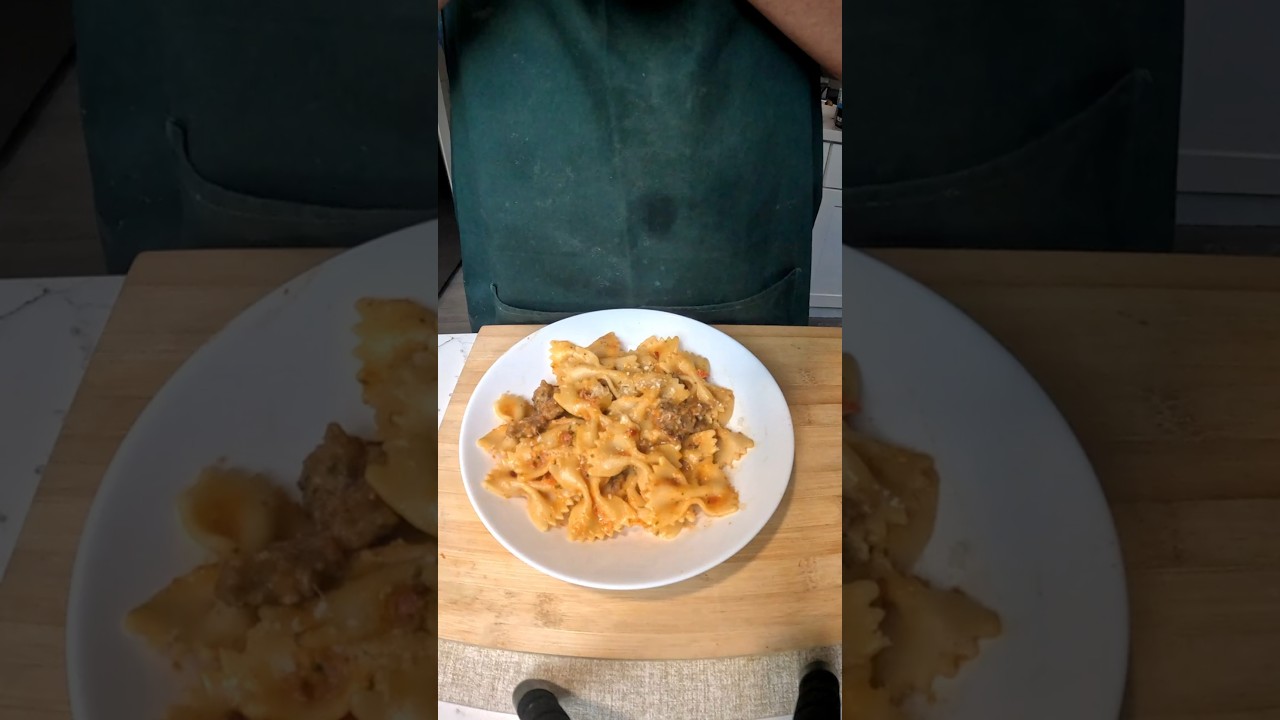 Roasted Pepper Sauce Pasta with Italian Sausage #pasta #shorts #cooking #recipe Roasted Pepper Sauce Pasta with Italian Sausage #pasta #shorts #cooking #recipe