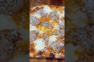 Meatball Pizza #meatballs #pizza #italy