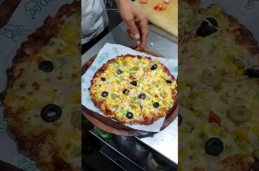 garden fresh pizza #food #short #pizza #foodie #shortsvideo