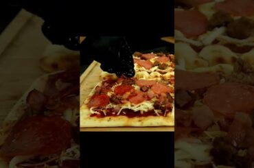 Why Meat Lovers Go Crazy for this Ultimate Flatbread Pizza Recipe