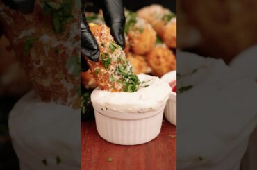 I just turned lasagna sheets into cheesy deep-fried bites. For the recipe, click the link in bio