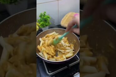 Es tarah se kaun banata hai cheesy masala pasta #cooking#food#recipe#vlog#vlogging#dailyvlogs#shorts