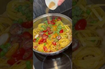 13. One-Pan Tagliatelle with Bacon, Spinach, Peas & Pesto:)  #cooking  #pasta  #food