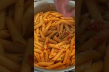 Creamy Garlic Rose Pasta