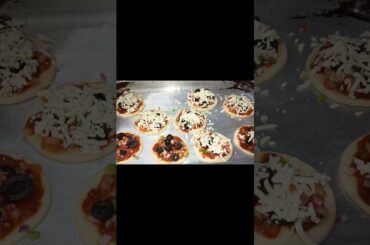 Mini Cheese Pizza Short Video #food #cooking #souprecipe
