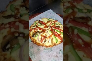 veggies overload pizza #food #short #cheesepizza #pizza #trendingshorts