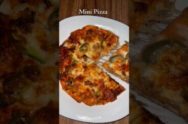 Try this homemade mini pizza!