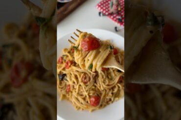 Creamy Garlic Tomato Spaghetti | Weekend Comfort Recipe