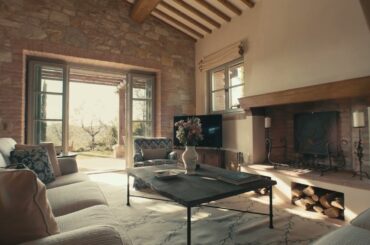 Visit the wine region of Tuscany : Villa Thesan, 3 Bedrooms, Castello di Casole, Italy x Casol