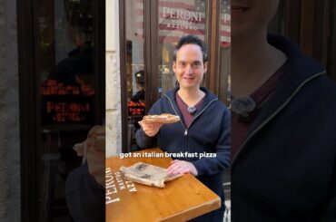 Eating Pizza for breakfast in Italy!