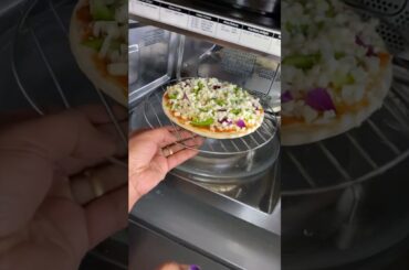 Cheesy Onion Capsicum Pizza Recipe at Home! #pizza #quickrecipe #viral #trending