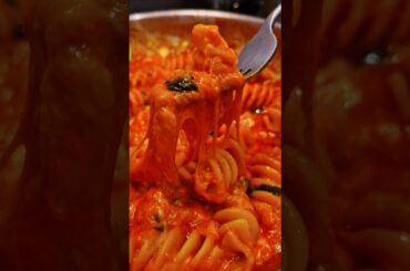 Pasta pomodoro basilico e mozzarella  #reel #food #shortvideo #short #shorts #recipe