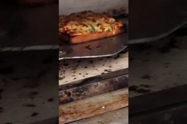 hamare pass hotel aaya tha swiggy per #pizza#food#viral#indianfood#foodie #sandwichrecipe #madfood