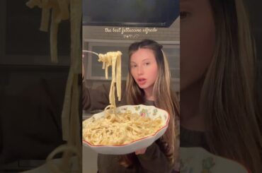 my fettuccine alfredo recipe! so so easy to make and so yummy. #fettuccinialfredo #pasta