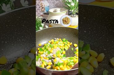 Easy & Cheesy White Source Pasta Recipe. (creamy pasta) #shorts #whitesoucepasta #cooking #trending