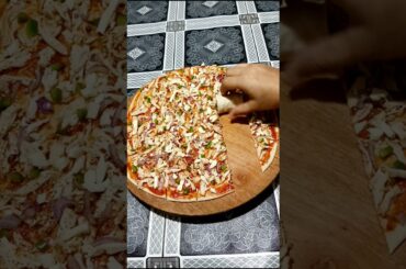 Quick cheesy pizza paratha in minutes #quickrecipe #recipe #pizza #viral #parathapizza #shorts