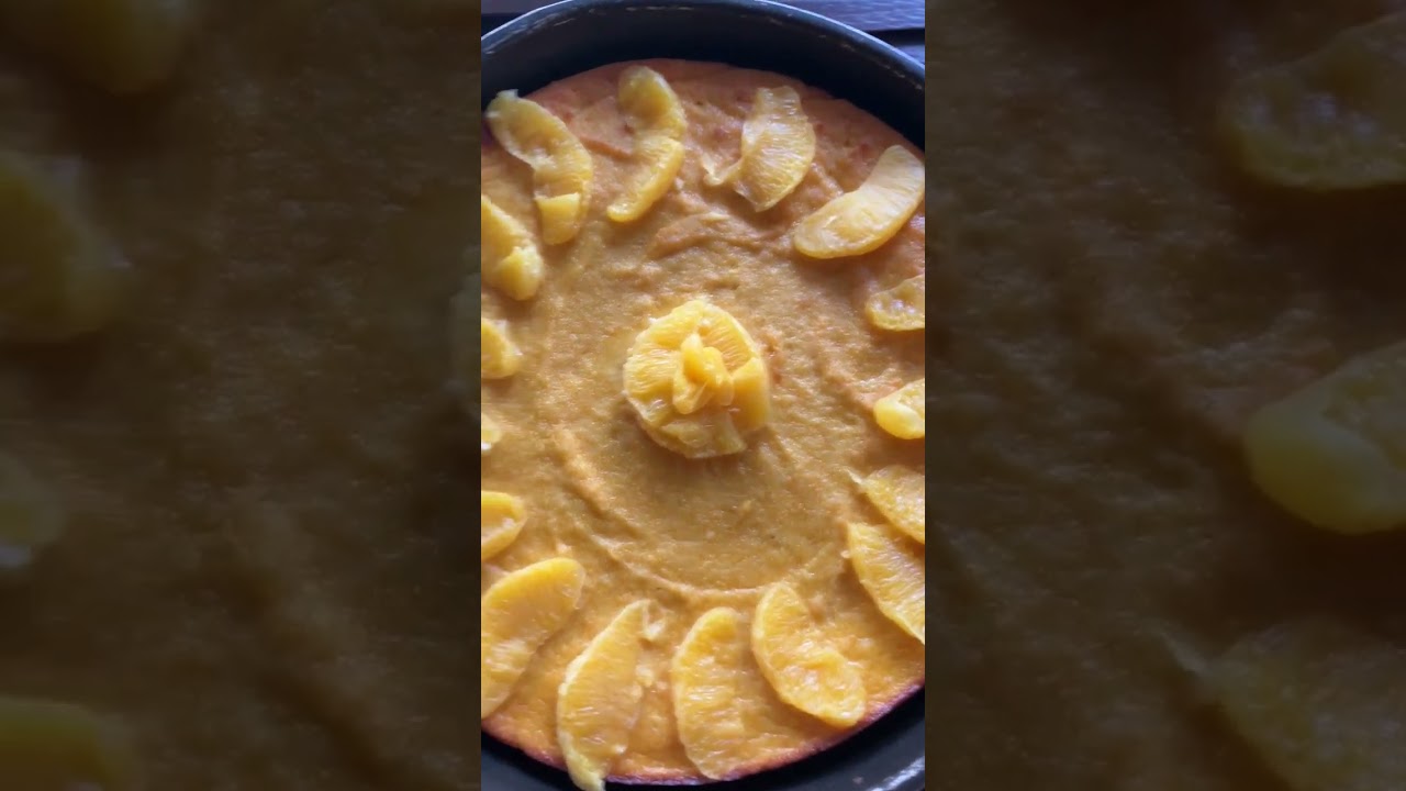Mediterranean desserts – Right : Sephardic orange cake (it has eggs) ; left : Greek Melomakarona Mediterranean desserts - Right : Sephardic orange cake (it has eggs) ; left : Greek Melomakarona