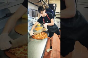 ROUND TABLE PIZZA  #usa #pizza #food #fastfood #pizzalover #italianfood #pizzafood #pizzatime #Lodi