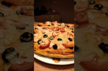 My husband made this delicious pizza in 15 minutes #pizza #deliciouspizza #cookingreels