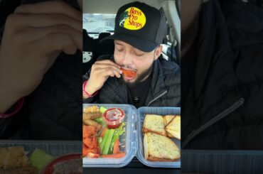 Trying Italian Food | Calzone #foodreview #calzone #italianfood