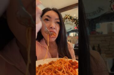 EAT AT AN ITALIAN RESTAURANT WITH ME: SPAGHETTI #whatieatinaday