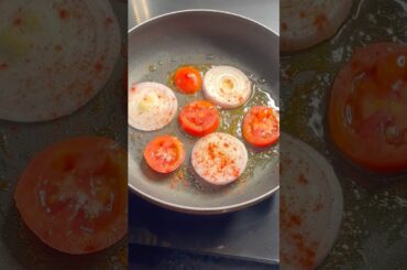 Cheesy pizza omelette recipe #shorts #eggrecipe #recipe #foodie