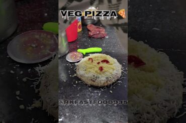 Veg #pizza #food #pizzalover #subscribe #italianfood #zomato #foodnerd #fastfood #pizzapie #shorts