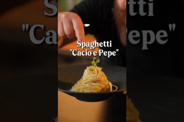 Spaghetti " Cacio e Pepe " Ein Italienischer Pasta Klassiker