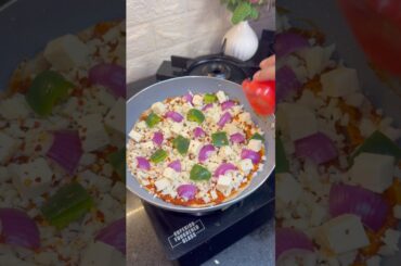 leftover roti Pizza #shorts #youtubeshorts #shortvideo #music #food #pizza #ytshorts @tabaqeayisha