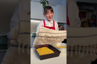 High, fluffy, pumpkin-like focaccia with cheek and honey...