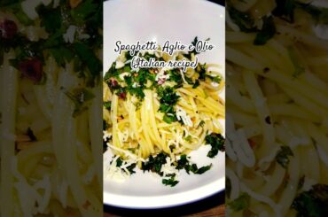 how to make Spaghetti Aglio e olio try this italian recipe #italianfood #pasta #viral #trending