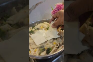 Aaj Bachon ki Demand Pe Bana white Sauce pasta #momlife #food #recipe #shortsviral
