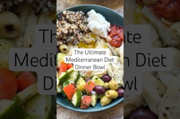 Ultimate Mediterranean Diet Dinner Bowl (with Quinoa and Hummus!) #mediterraneanfood