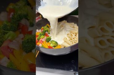 Creamy White Sauce Pasta| Quick & Easy Recipe #ytshorts#trending#whitesaucepasta#food