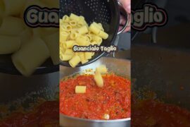 #PastaAmatriciana #Amatriciana #ItalianPasta #ItalianFood #FoodShorts #CookingShorts #ItalianCooking