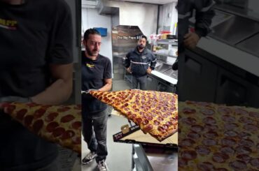 World’s biggest pizza!? Who are you sharing this with? #pizza #food