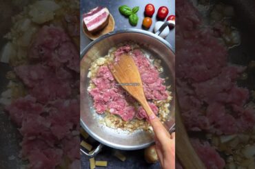 Pasta Alla Zozzona - original Pasta Rezept aus Rom mit Guanciale, Salsiccia und Tomaten! #shorts