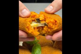 "Arancino alla Norma: l'unico ORIGINALE Ricette Perfette! (Authentic Italian Arancini)"