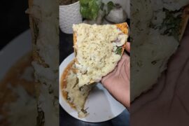 #pizza #pizzalover #pizzarecipe #pizzatime #pizzalovers #food #recipe #easyrecipe #shorts #yshorts