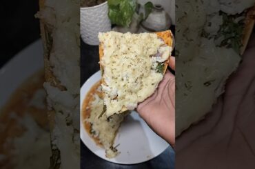 #pizza #pizzalover #pizzarecipe #pizzatime #pizzalovers #food #recipe #easyrecipe #shorts #yshorts