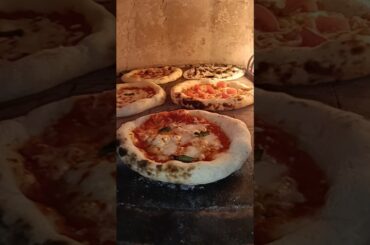 La pizza pronta best chef pizzaiolo best Neapolitan pizza in Italy most famous pizza 🍕#youtubeshorts