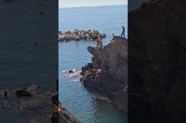 OMG! Crazy Jump off the Manarola Cliff, Italy | Ultimate 15-Day Italy Itinerary | Vatican, Manarola