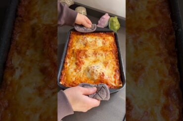 Lasagna al ragù cremosa | Ricetta di casa facile
