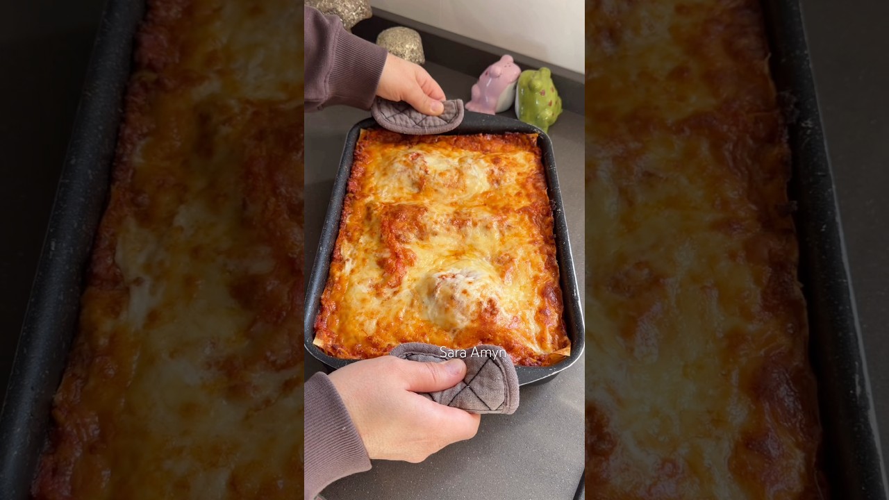 Lasagna al ragù cremosa | Ricetta di casa facile Lasagna al ragù cremosa | Ricetta di casa facile