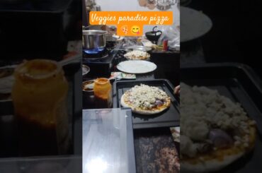 veggies paradise pizza 🍕#recipe #cooking #shortvideo #youtubeshorts try Kiya kya 🙂🫰 support me 🫰