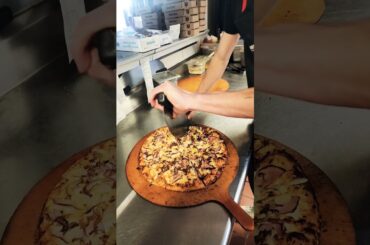 ROUND TABLE PIZZA  #usa #pizza #food #fastfood #pizzalover #italianfood #pizzafood #pizzatime #Lodi