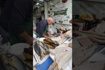 Preparing Baccala at the Mercatino in Avola this morning #italy #travel #food #fooditaly#shorts